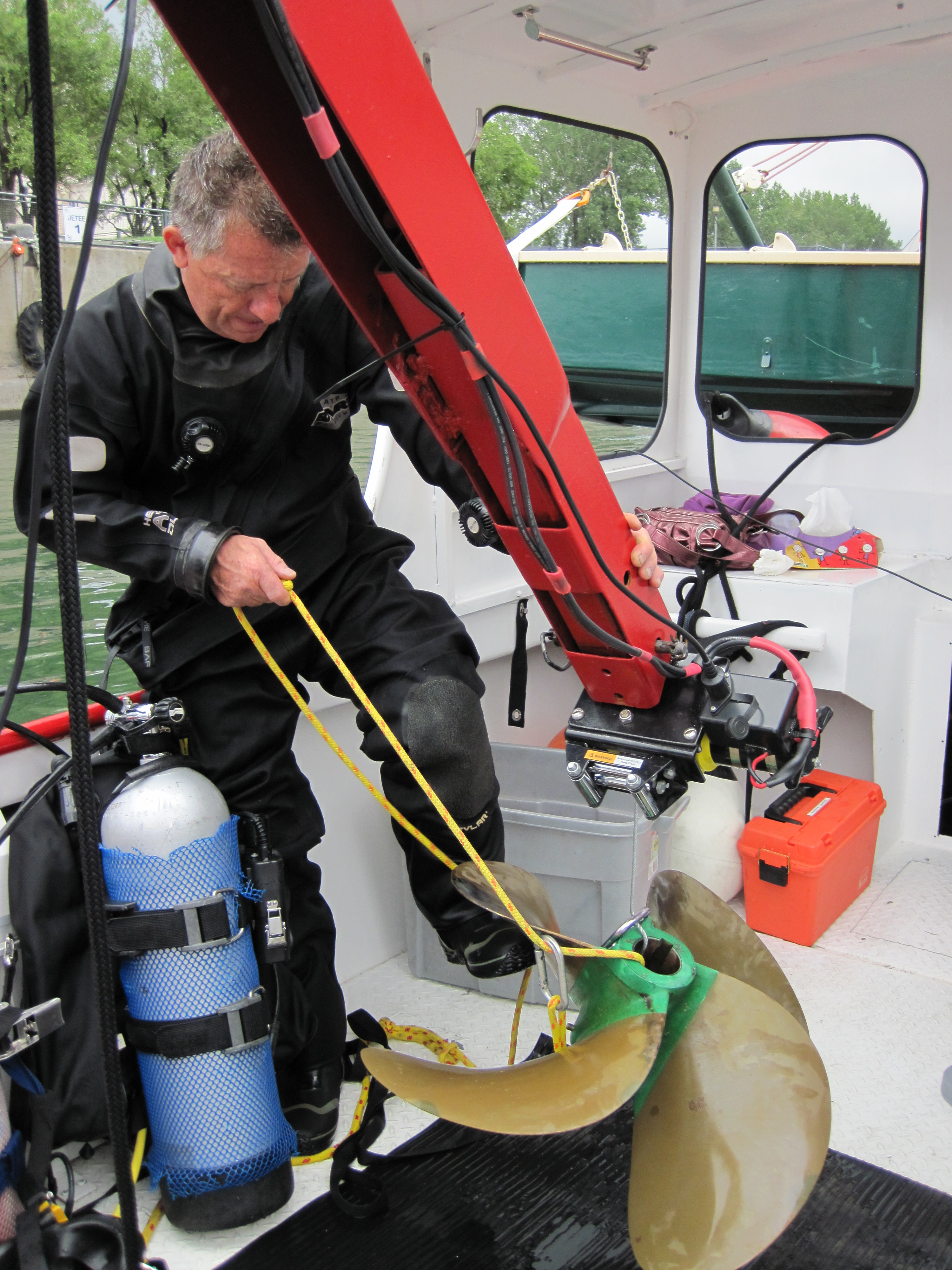 remplacement d'hélice en plongée sous marine